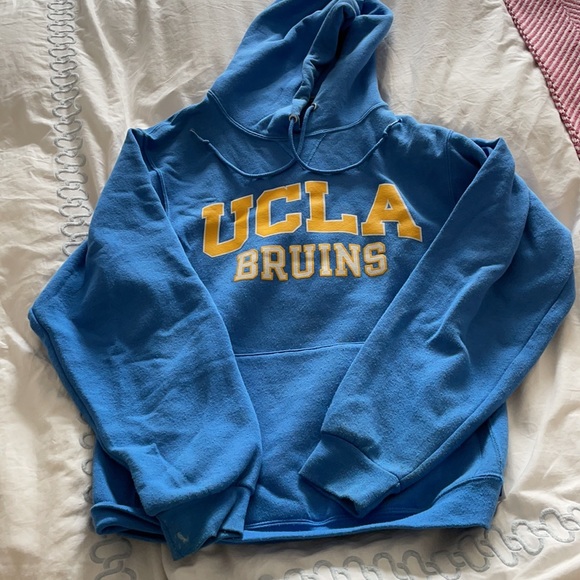 UCLA Bruins Sweatshirt - Picture 2 of 3
